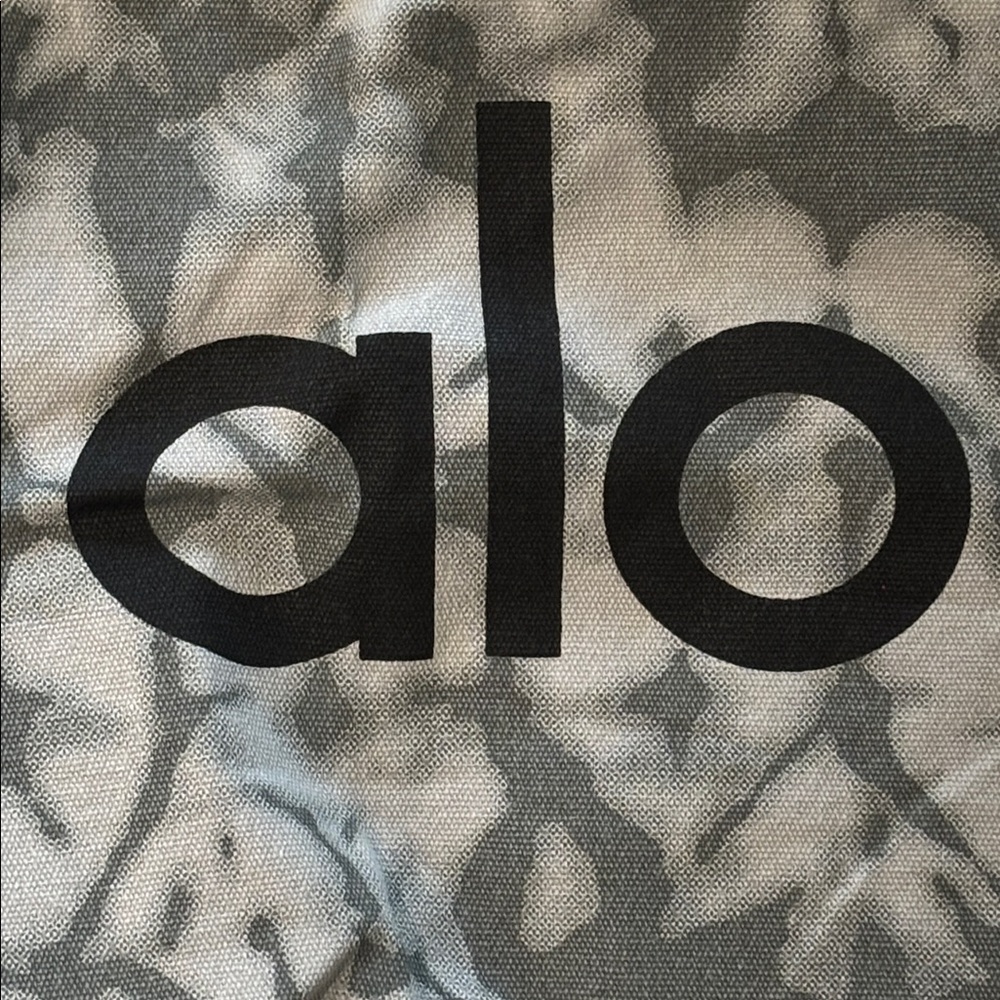 NWT Alo Yoga Grey Tie-Dye Canvas Tote Bag - Picture 3 of 5